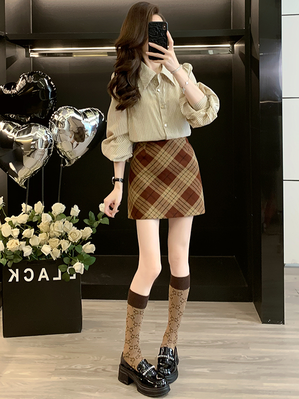 Women Fashion Online - Modny dwuczęściowy zestaw dla kobiet w